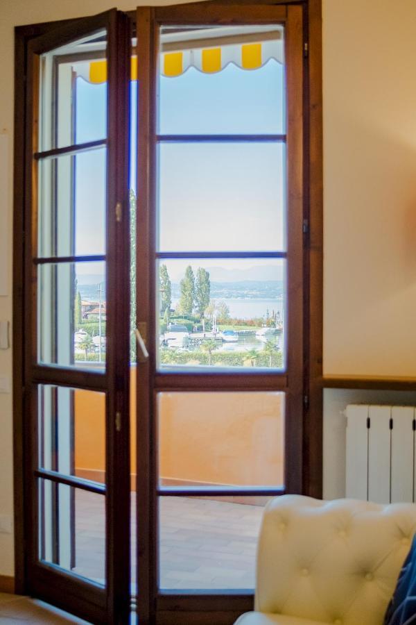 דירות סירמיונה La Casa Sul Porto - Italian Homing מראה חיצוני תמונה